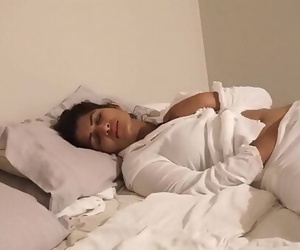 Desi Bhabi fucks herself in bedMaya